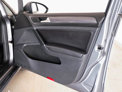 Used 2019 Volkswagen Golf SE FWD image 39