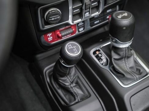 Used 2024 Jeep Wrangler Unlimited Rubicon w/ Technology Group image 77