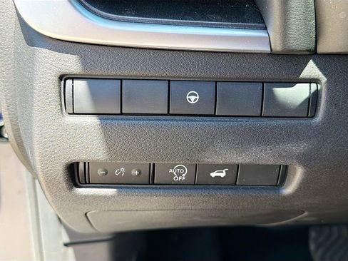 Used 2024 Nissan Rogue SV w/ SV Premium Package image 23