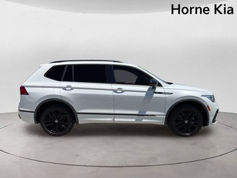 Used 2022 Volkswagen Tiguan SE R-Line AWD/4WD image 3
