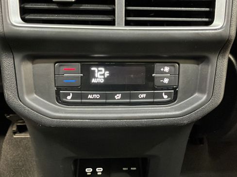 Used 2024 Volkswagen Atlas SEL AWD/4WD image 36