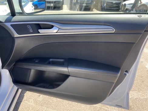 Used 2020 Ford Fusion SE FWD image 26