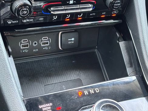 Used 2023 Jeep Grand Cherokee Limited w/ Luxury Tech Group II image 24