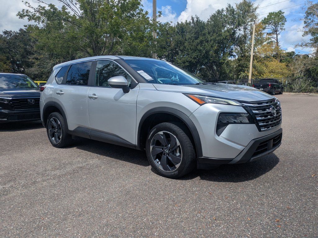 Used 2025 Nissan Rogue SV FWD image 2