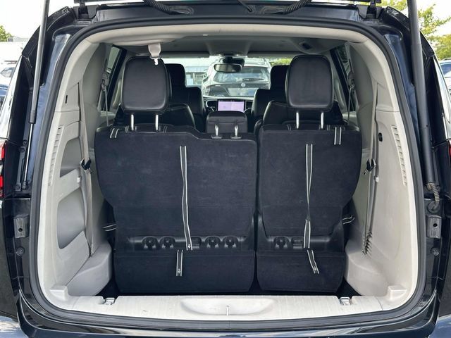 Used 2023 Chrysler Pacifica Touring-L FWD image 13