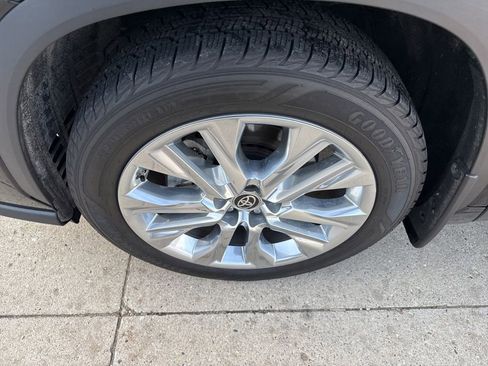 Used 2020 Toyota Highlander Limited image 11