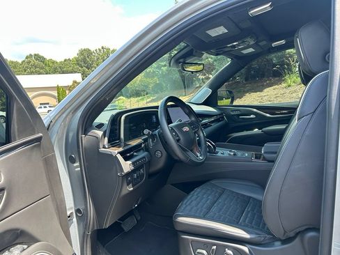 Used 2024 Cadillac Escalade Sport Platinum w/ LPO, ONYX Package AWD/4WD image 42