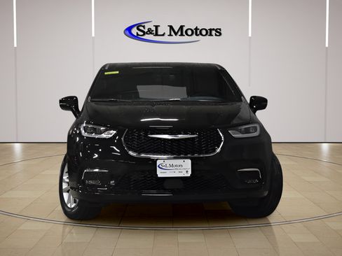 New 2026 Chrysler Pacifica Select AWD/4WD image 2