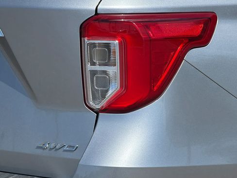 Used 2023 Ford Explorer XLT AWD/4WD image 28