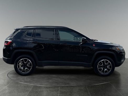 Used 2024 Jeep Compass Trailhawk AWD/4WD image 10