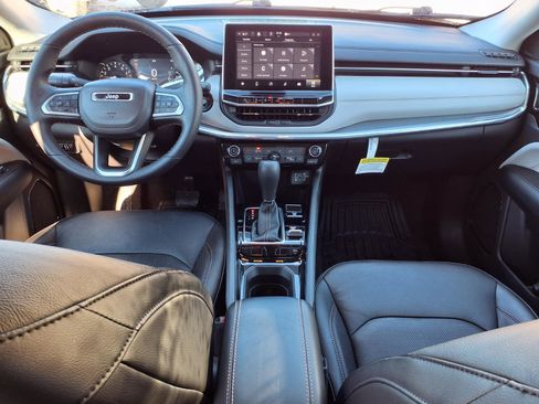 Certified 2022 Jeep Compass Limited image 9