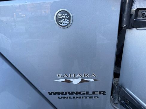 Used 2016 Jeep Wrangler Unlimited Sahara w/ Dual Top Group image 17