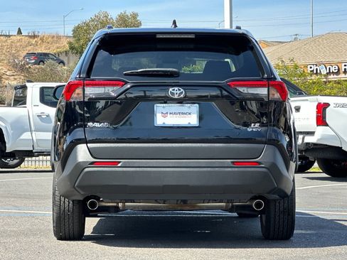Used 2025 Toyota RAV4 LE AWD/4WD image 4