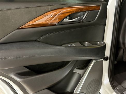 Used 2016 Cadillac Escalade Luxury RWD image 37