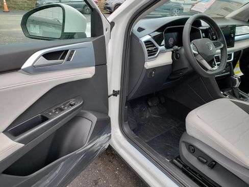 New 2026 Volkswagen Taos SE AWD/4WD image 6