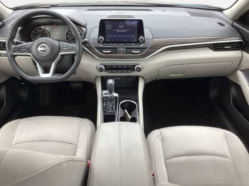 Used 2024 Nissan Altima 2.5 SV FWD image 4