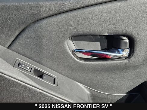 Used 2025 Nissan Frontier SV RWD image 31
