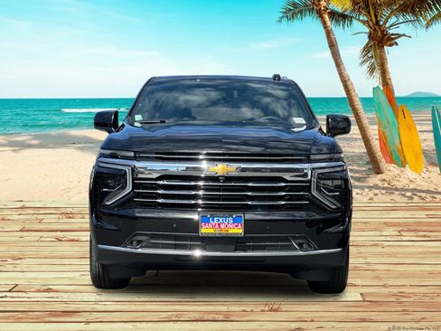 Used 2026 Chevrolet Suburban LT w/ Comfort Package RWD image 9