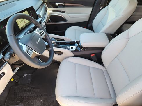 New 2025 Kia Telluride S image 8