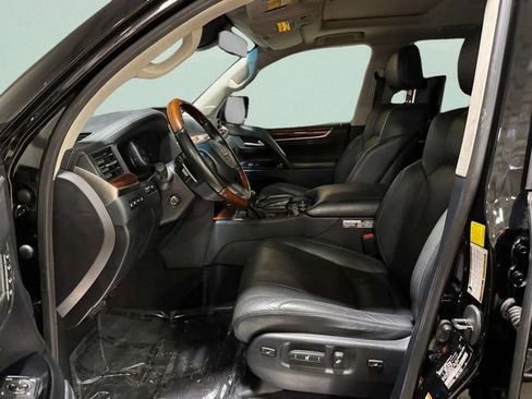 Used 2019 Lexus LX 570 4WD w/ Luxury Package image 28