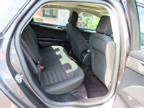 Used 2020 Ford Fusion SE FWD image 19
