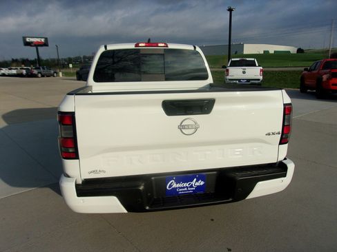Used 2025 Nissan Frontier SV image 4