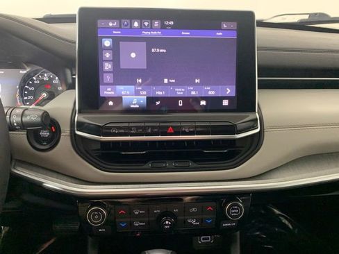 Used 2025 Jeep Compass Limited image 11