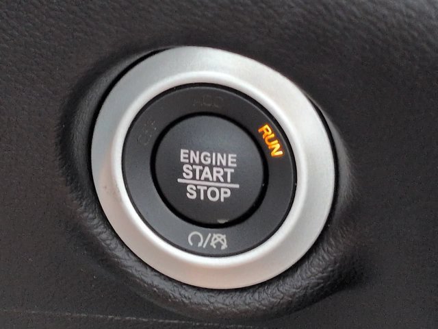 Certified 2025 Chrysler Pacifica Select FWD image 30