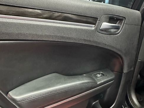 Used 2016 Chrysler 300 Limited image 19