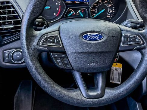 Used 2017 Ford Escape SE image 29