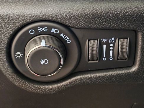 New 2026 Chrysler Pacifica Select image 24