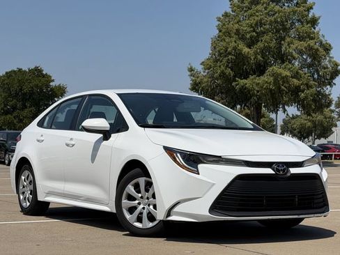 Used 2025 Toyota Corolla LE FWD image 2
