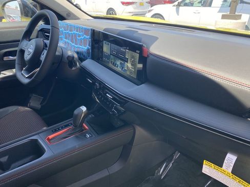 New 2025 Nissan Kicks SR image 10