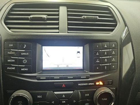 Used 2018 Ford Explorer XLT image 20