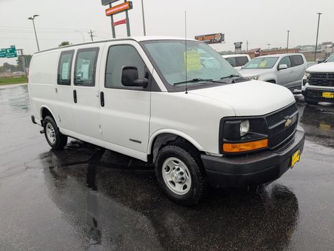 Used 2004 Chevrolet Express 2500 RWD image 2