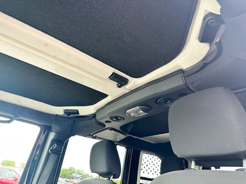Used 2018 Jeep Wrangler Unlimited Sport S AWD/4WD image 11