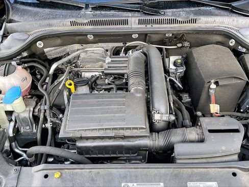 Used 2017 Volkswagen Jetta SE image 9