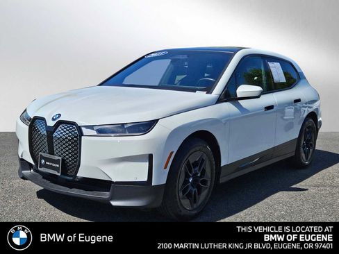 Used 2025 BMW iX xDrive50 image 7