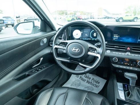 Used 2025 Hyundai Elantra Limited image 30