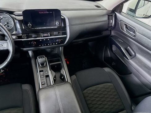Certified 2024 Nissan Pathfinder SV w/ Black Appearance Package FWD image 26