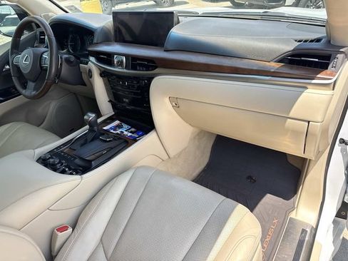 Used 2021 Lexus LX 570 4WD w/ Luxury Package image 30