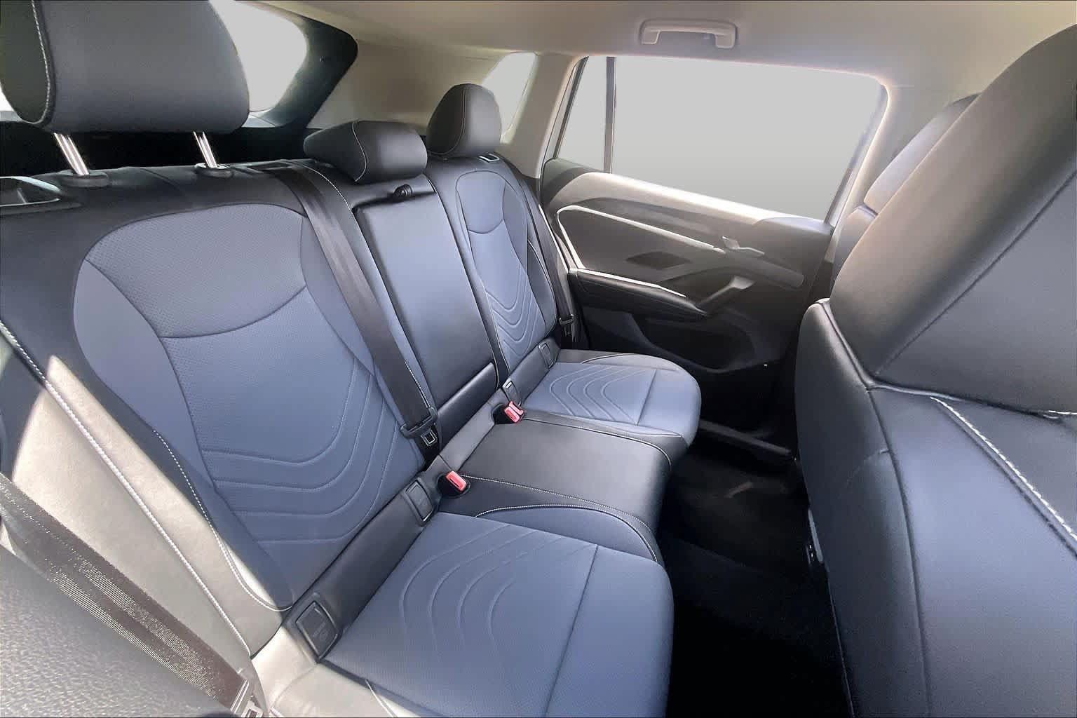 Used 2026 Volkswagen Tiguan SE FWD image 19
