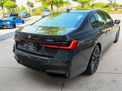 Used 2021 BMW 750i xDrive w/ Luxury Rear Seating Package AWD/4WD image 5