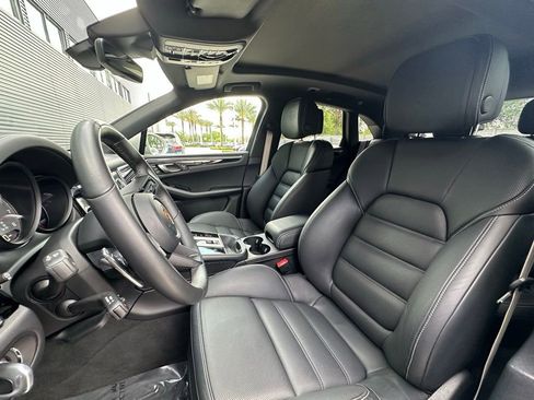 Certified 2023 Porsche Macan S AWD/4WD image 5