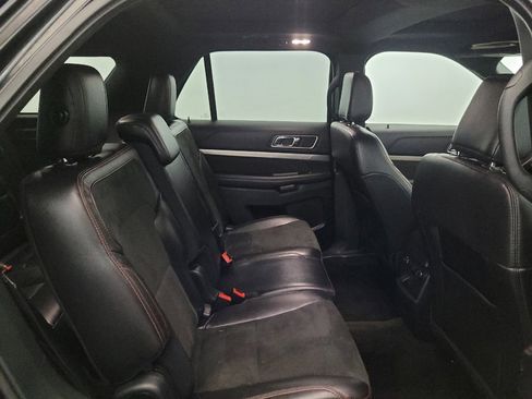 Used 2018 Ford Explorer XLT w/ Equipment Group 202A AWD/4WD image 19