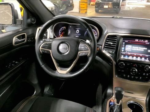 Used 2016 Jeep Grand Cherokee Laredo 75th Anniversary image 5