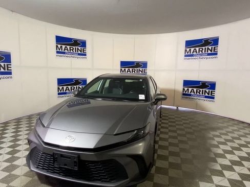 Used 2025 Toyota Camry SE FWD image 5