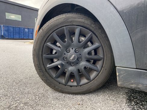 Used 2018 MINI Cooper 2-Door Hardtop image 16