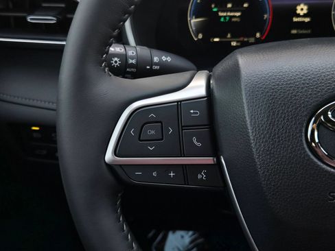 Certified 2026 Toyota Highlander Limited AWD/4WD image 23