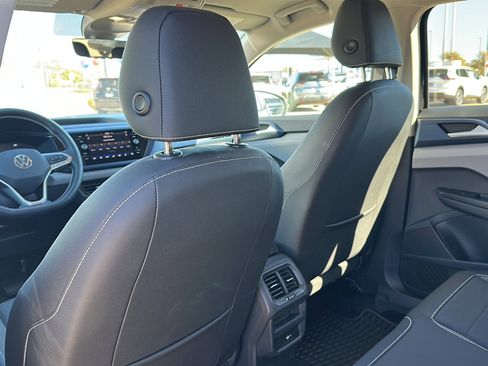 Used 2024 Volkswagen Taos SE w/ MDO Package image 17